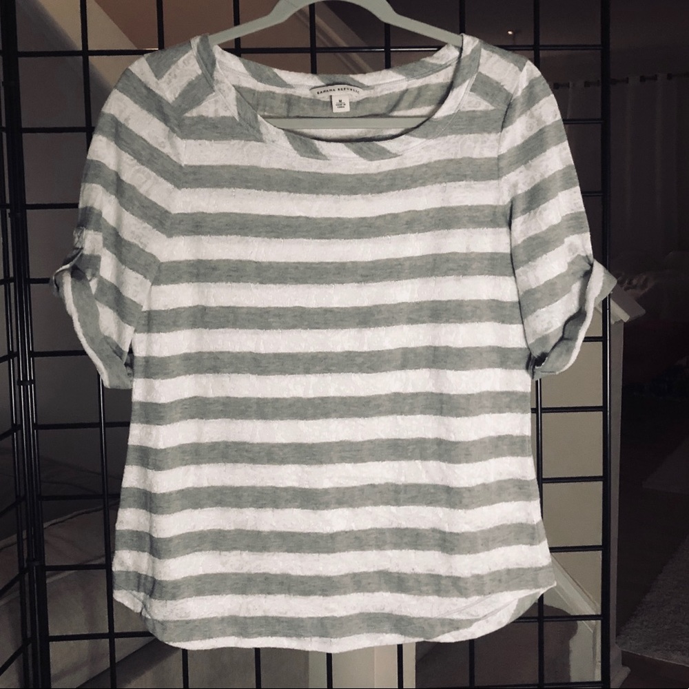 Banana Republic 3/4 Length Shirt. Grey/White. M.